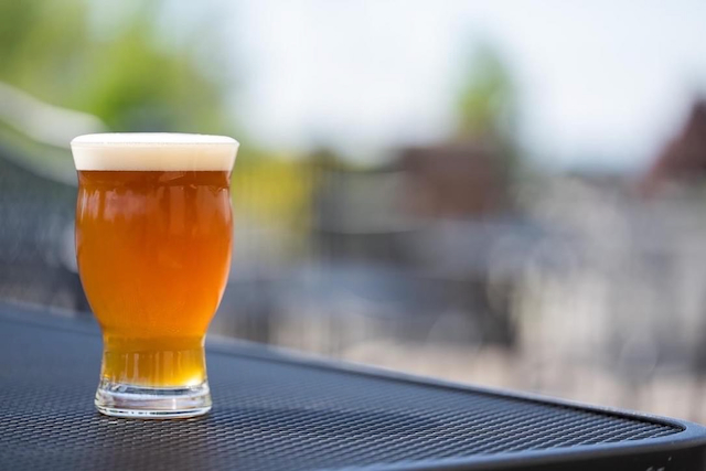 582 Wheat pint on the patio